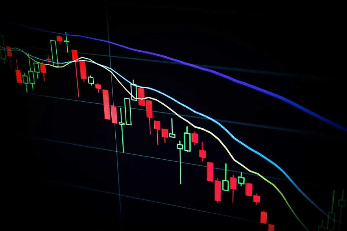 Écrans de trading et courbes financières
