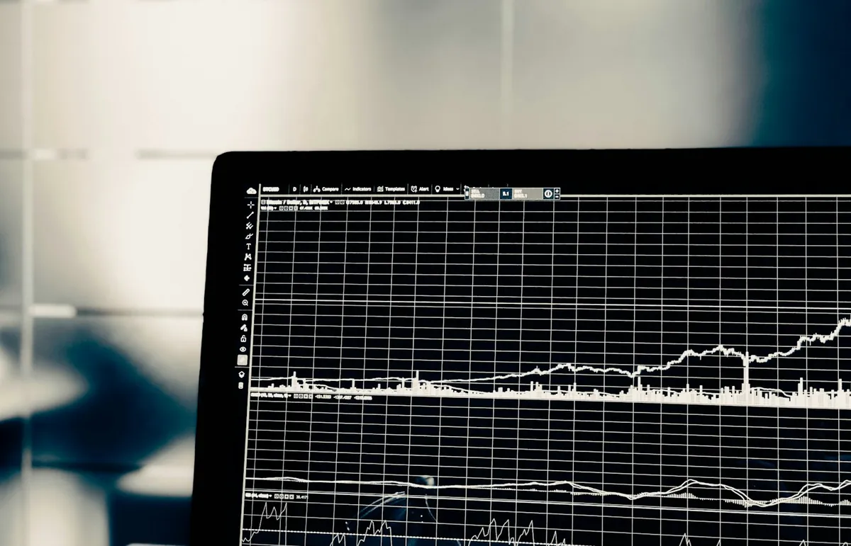 Graphiques de marchés financiers et flux de capitaux