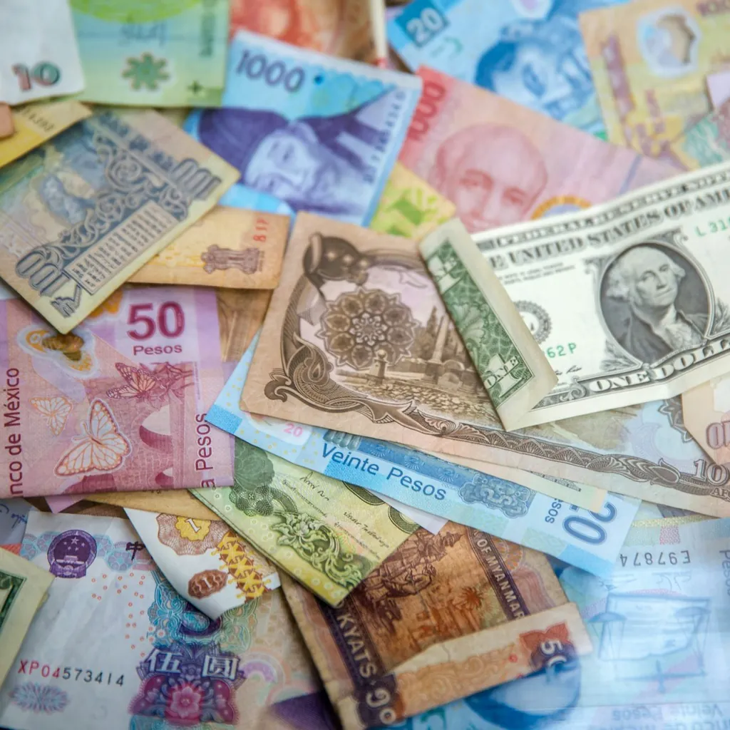 Billets de banques internationales — stablecoin euro et finance traditionnelle