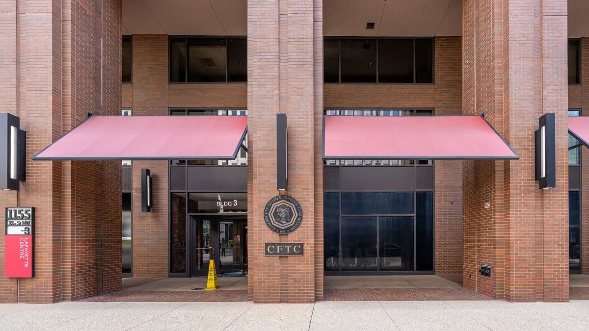 Façade du siège de la CFTC au Three Lafayette Centre, Washington