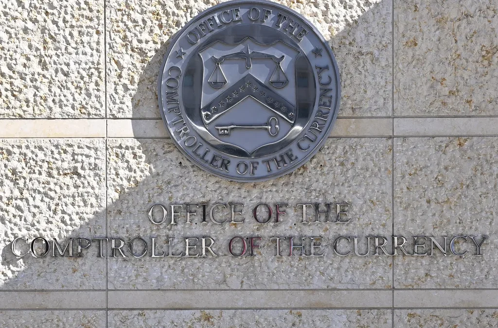 Sceau de l’Office of the Comptroller of the Currency (OCC) sur la façade de son siège à Washington
